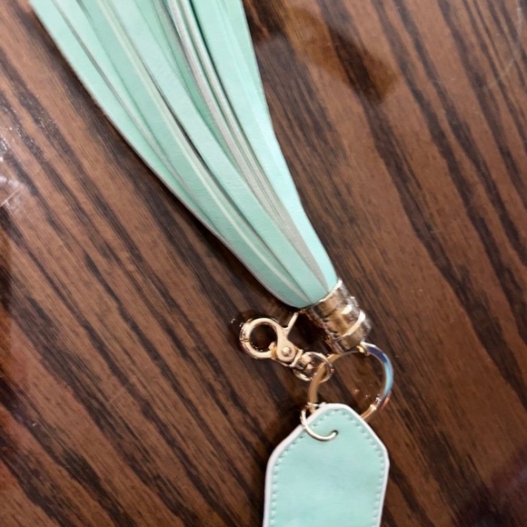 Bundle of 7 Tag & Tassel Blank Keychains - Picture 4 of 5